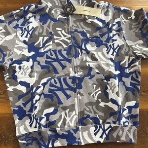 Size Medium
Madhappyx Yankees
